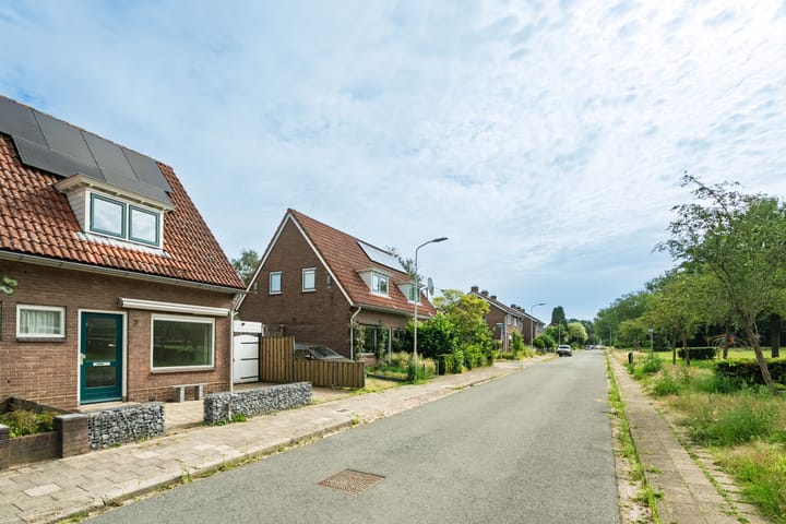 Twee-onder-één-kap te koop: Meidoornplantsoen 7, Wageningen