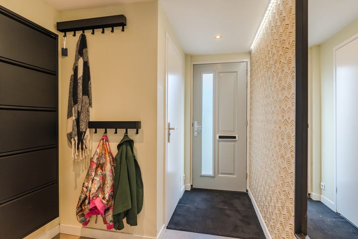 Tussenwoning te koop: Emmalaan 30, Woubrugge