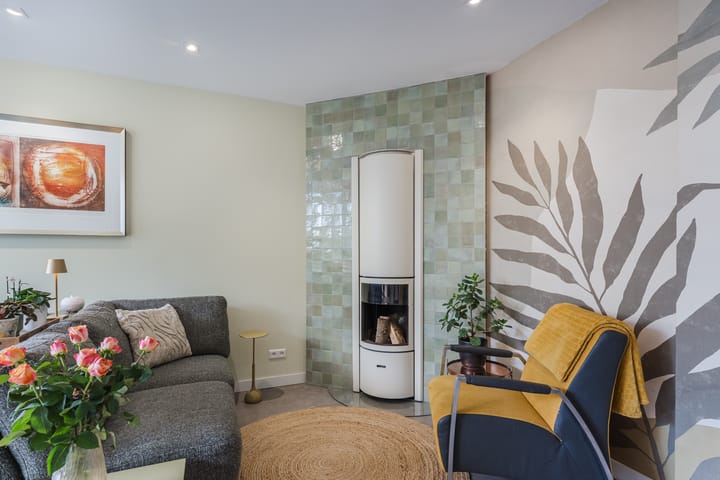 Tussenwoning te koop: Emmalaan 30, Woubrugge