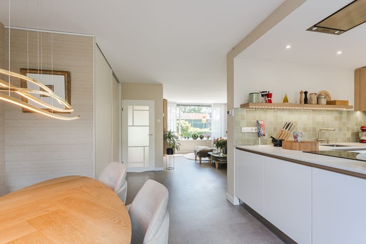 Tussenwoning te koop: Emmalaan 30, Woubrugge