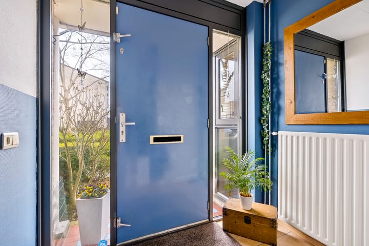 Tussenwoning te koop: Okapistraat 8, Almere