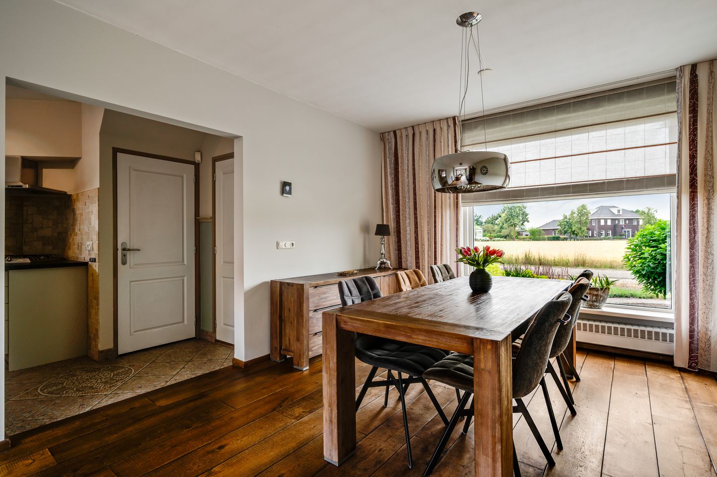Photo 19 of Lochtstraat 35