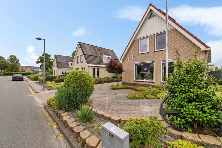 Vrijstaande woning te koop: Bolster 105, Heerenveen