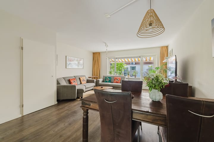Tussenwoning te koop: Heliotroopdijk 98, Roosendaal