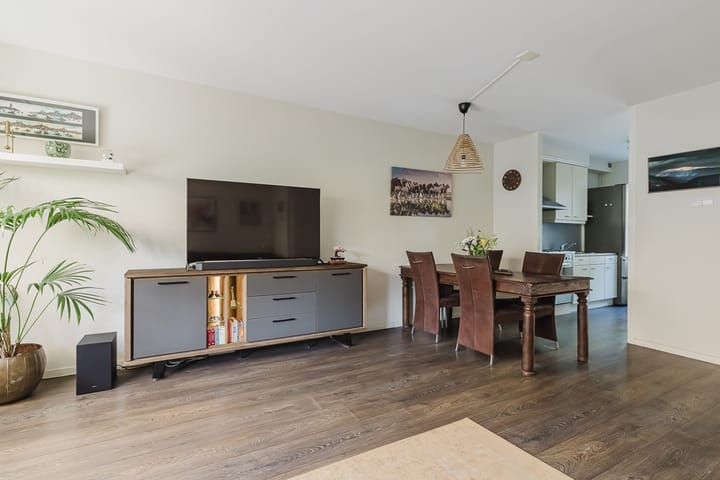 Tussenwoning te koop: Heliotroopdijk 98, Roosendaal