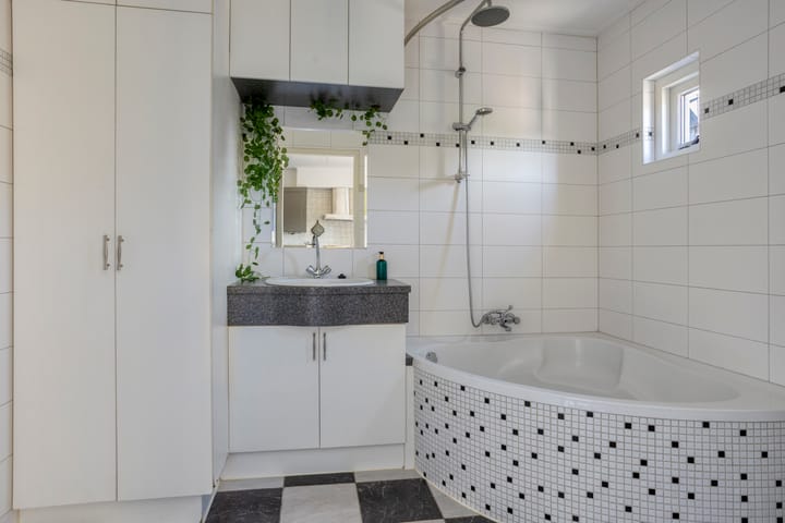 Hoekwoning te koop: Grote Kerkstraat 50, Raamsdonksveer