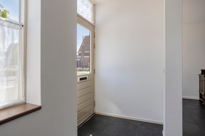 Hoekwoning te koop: Grote Kerkstraat 50, Raamsdonksveer