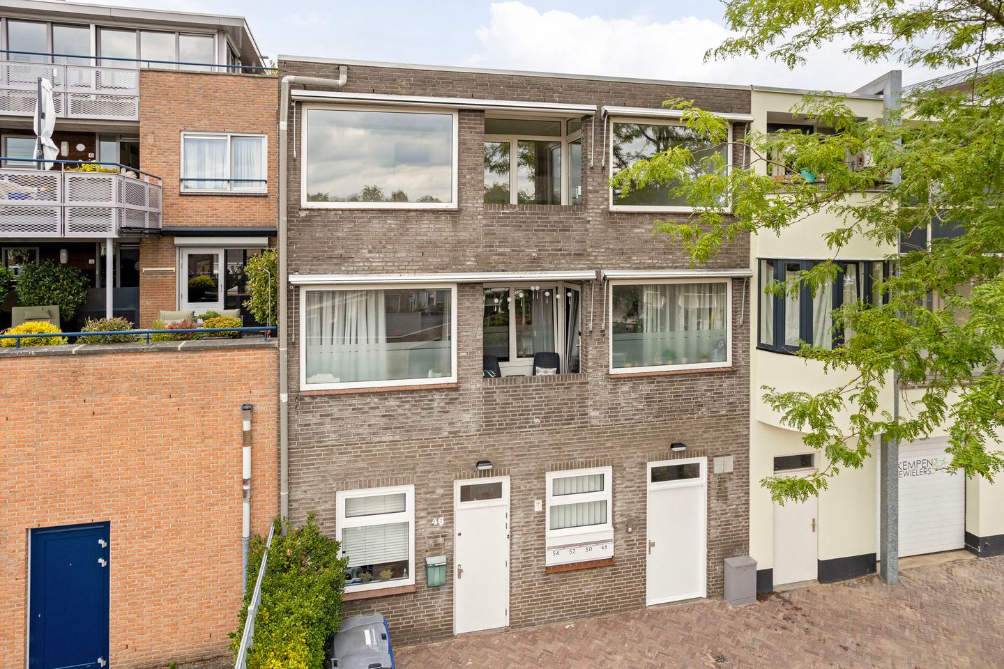 Foto 1 van Den Hof 54