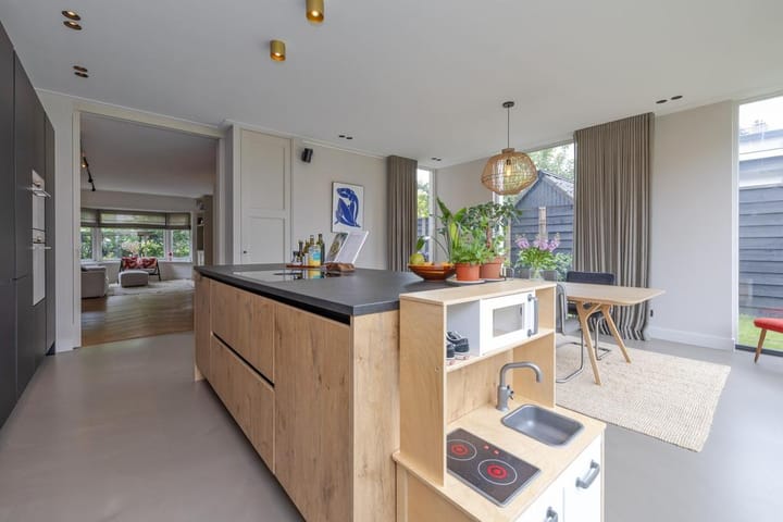 Hoekwoning te huur: Nieuwe Englaan 8B, Bussum