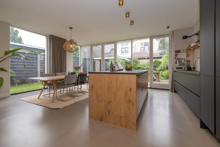 Hoekwoning te huur: Nieuwe Englaan 8B, Bussum