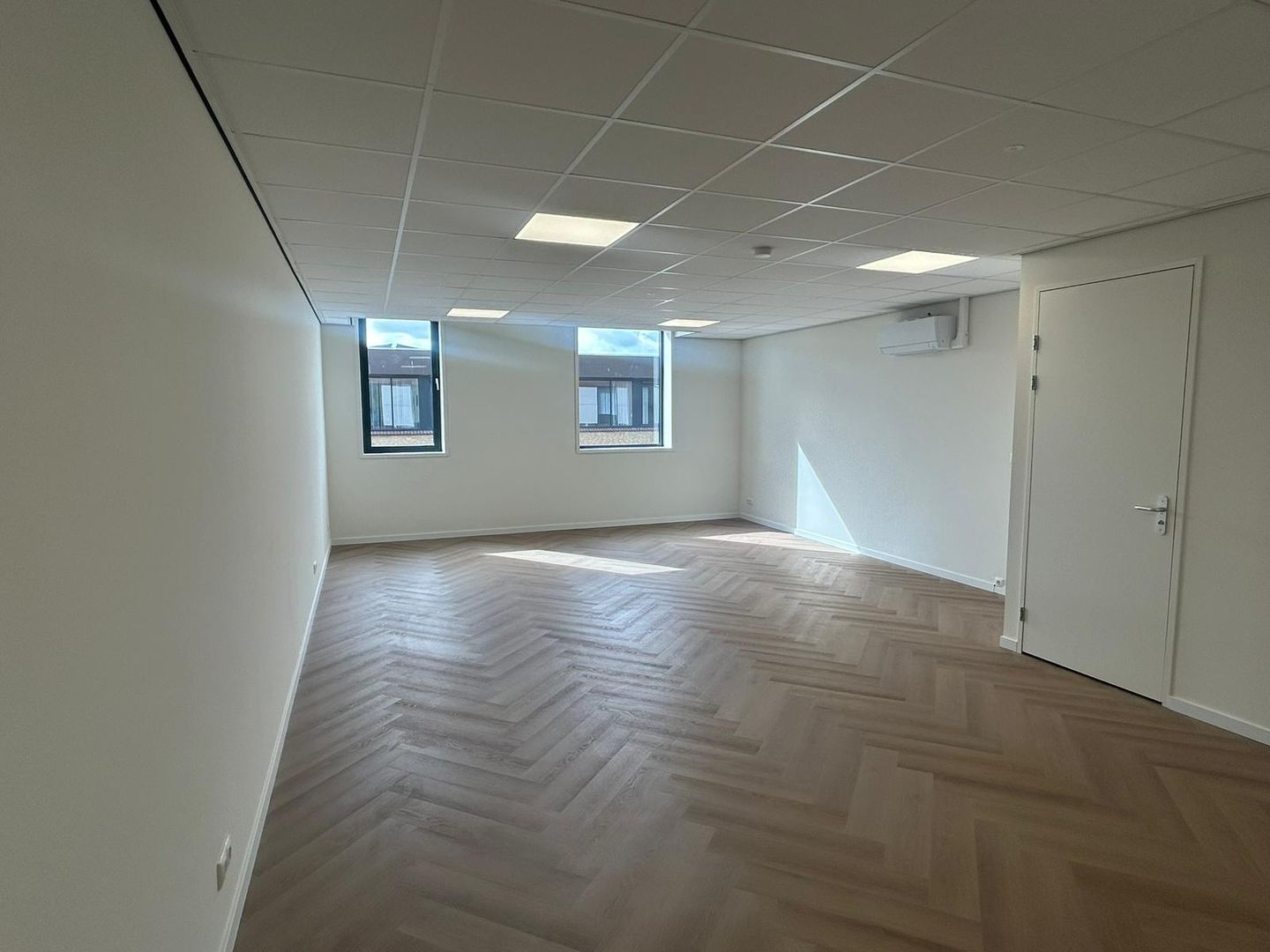 View photo 1 of Treubstraat 21-U213