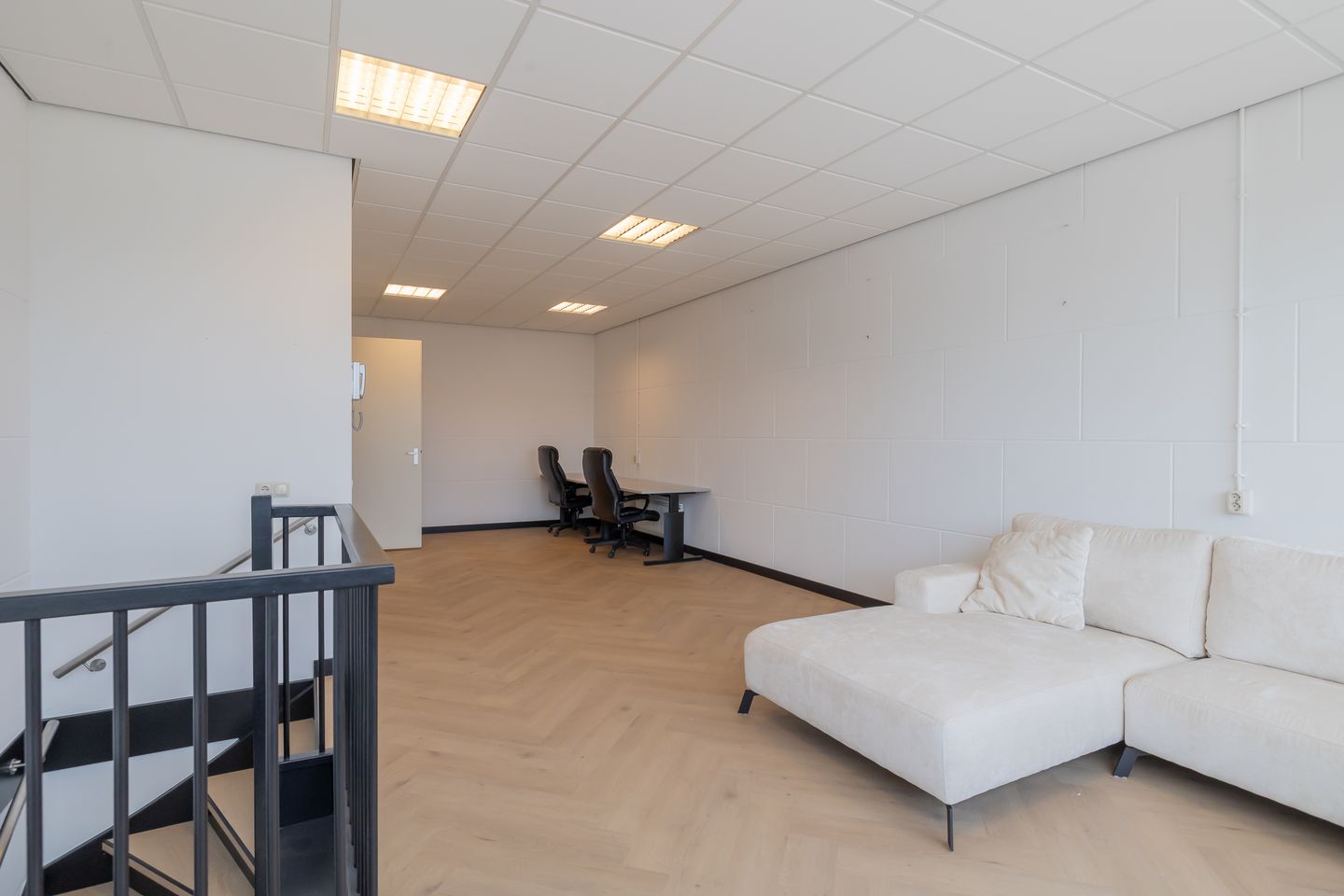View photo 2 of De Hooge Krocht 48
