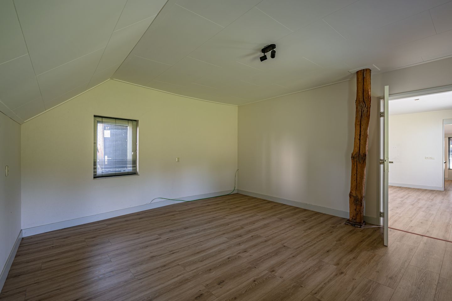 Photo 10 of Dorpsstraat 37
