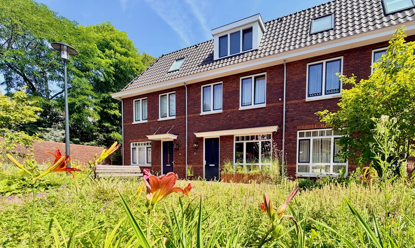 Foto 1 van Bloemistenhof 7
