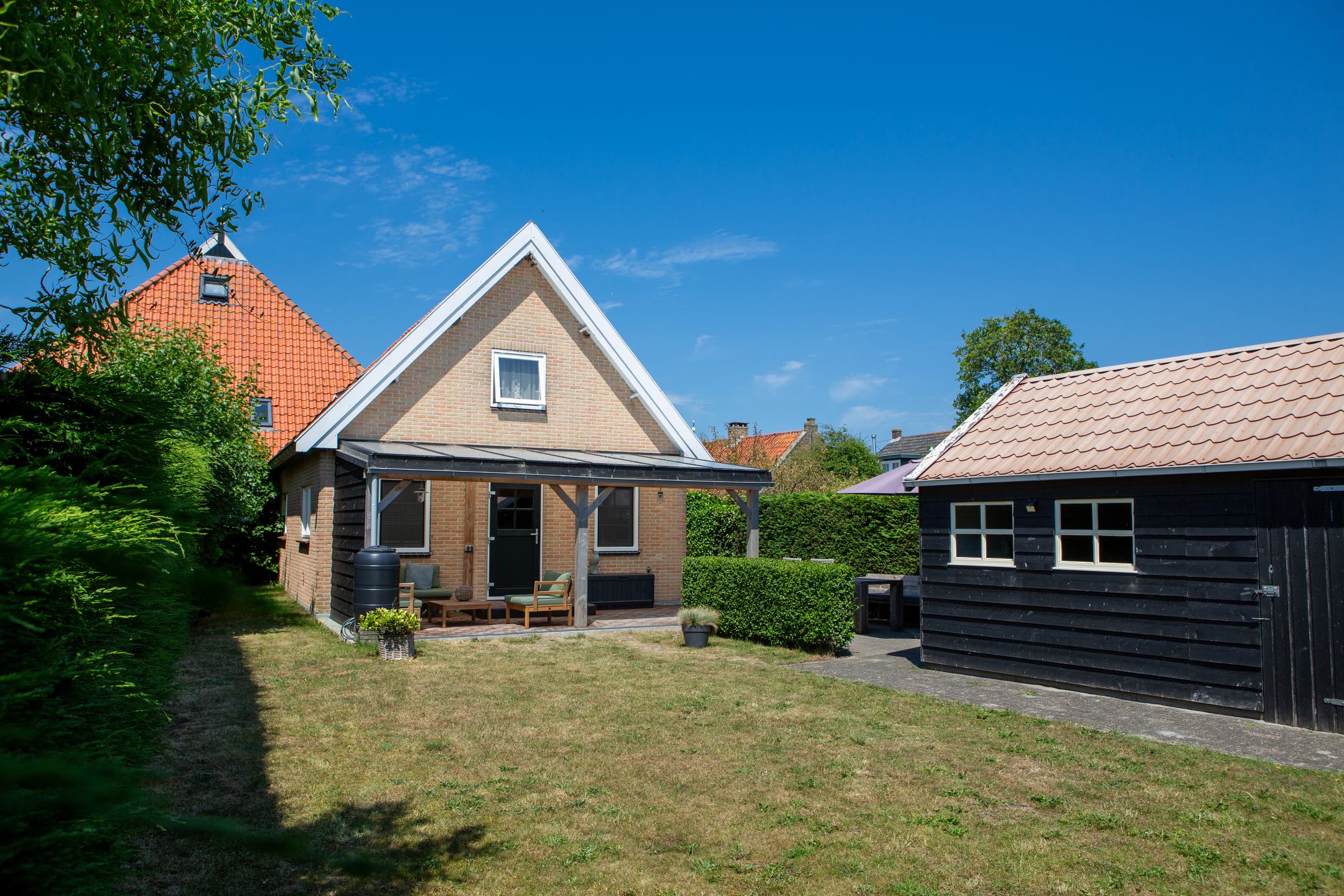 2-bedroom freehold villa in Lies — photo 1 of 5