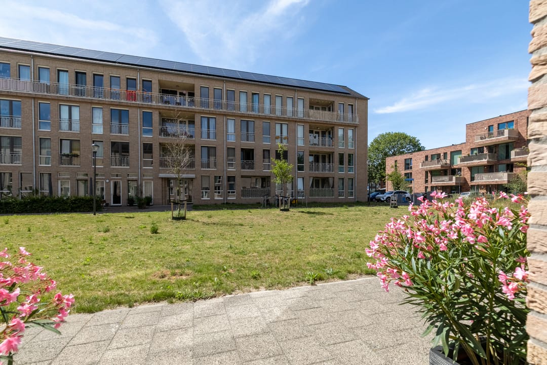 Photo 52 of Spitsbergenstraat 9
