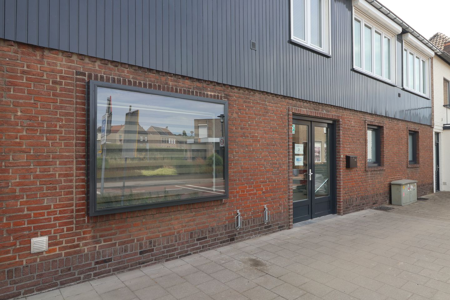 View photo 2 of Vliegenstraat 2