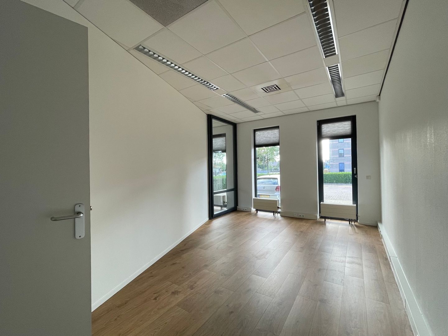 View photo 4 of Stationsplein 8