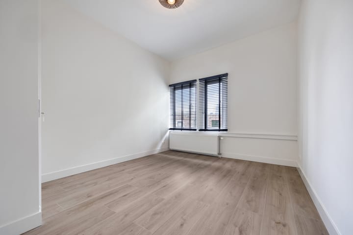 Studio te koop: Scheldeplein 4, 'S-Gravenhage