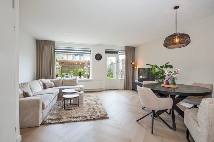 Photo 2 of Pierre Monteuxstraat 39