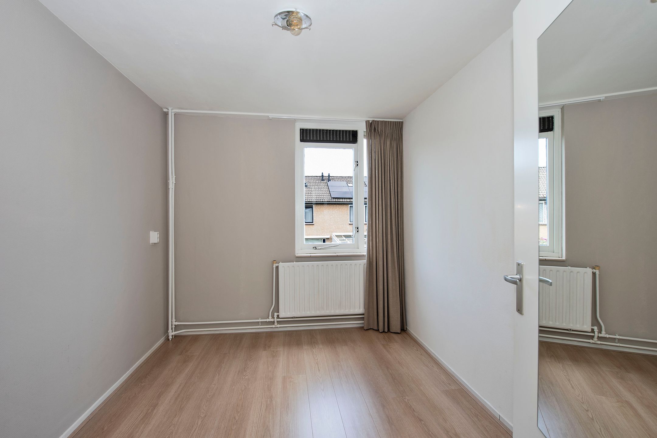 Photo 24 of Pierre Monteuxstraat 39