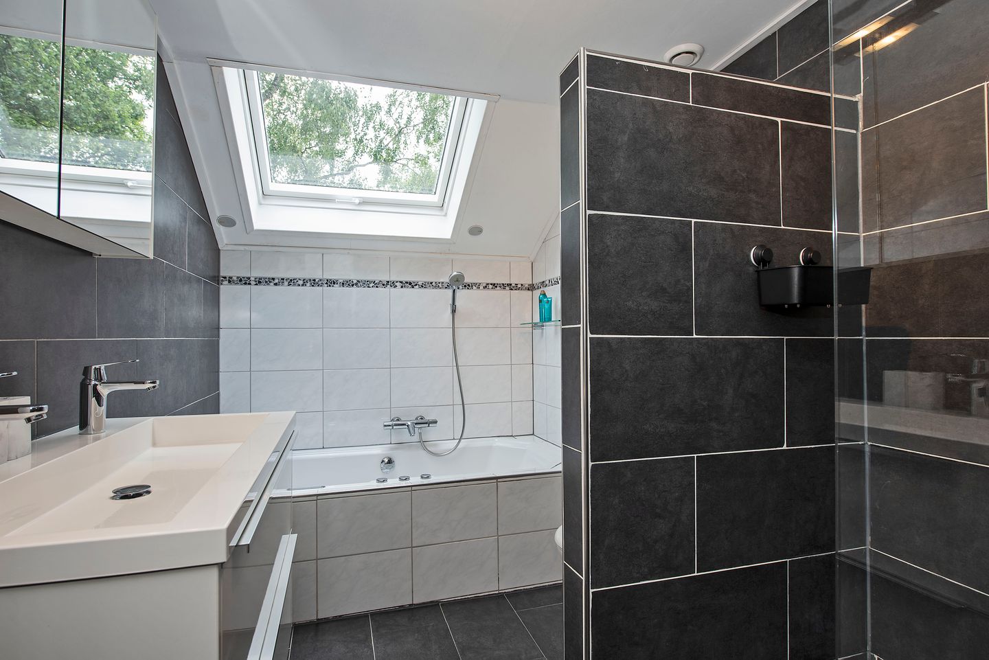 Photo 19 of Pierre Monteuxstraat 39