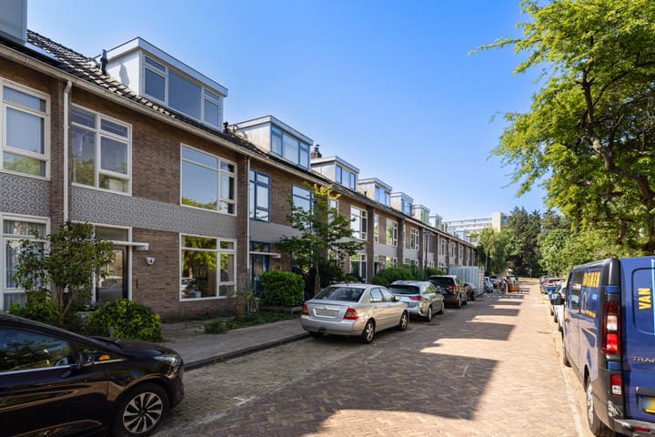 Tussenwoning te koop: Duyvendakstraat 4, Leiden