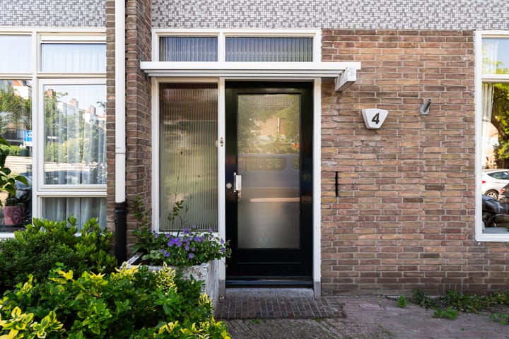Tussenwoning te koop: Duyvendakstraat 4, Leiden