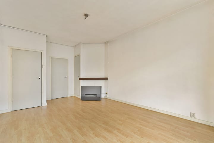 Photo 5 of Eemsstraat 21-1