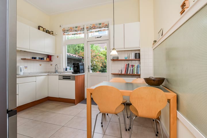 Tussenwoning te koop: Ruychrocklaan 134, 'S-Gravenhage