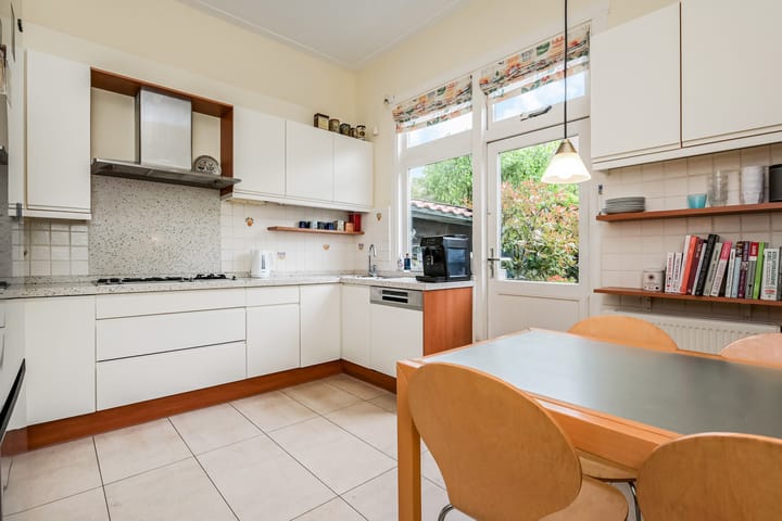 Tussenwoning te koop: Ruychrocklaan 134, 'S-Gravenhage