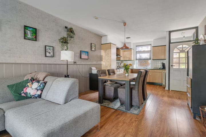 Photo 4 of Bizetstraat 38