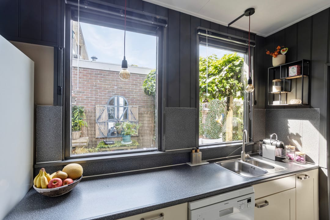 Photo 22 of Oranjestraat 37