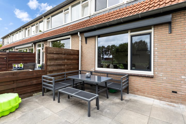 Tussenwoning te koop: Sjaerdemaslot 9, Leeuwarden