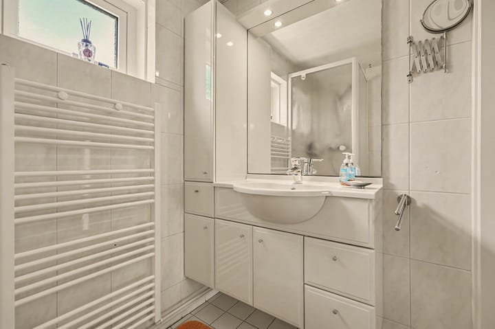 Tussenwoning te koop: J v d Woudestraat 10, Rockanje