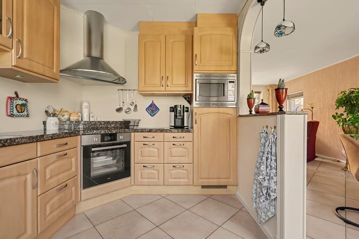 Tussenwoning te koop: J v d Woudestraat 10, Rockanje