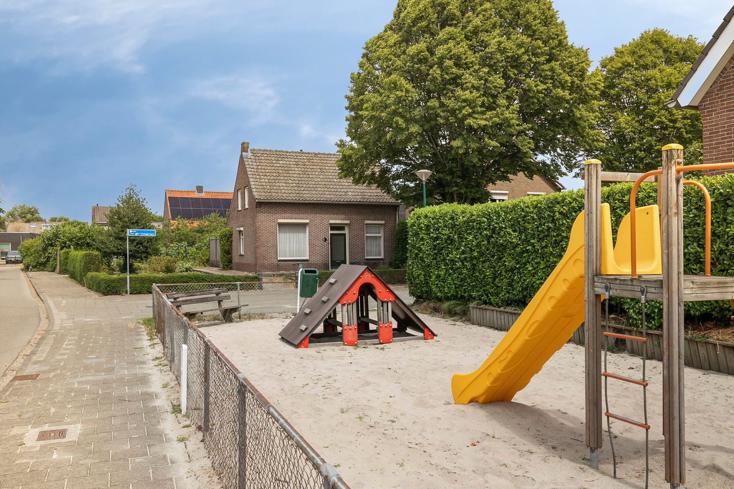 Foto 40 van Pater van den Elzenstraat 1