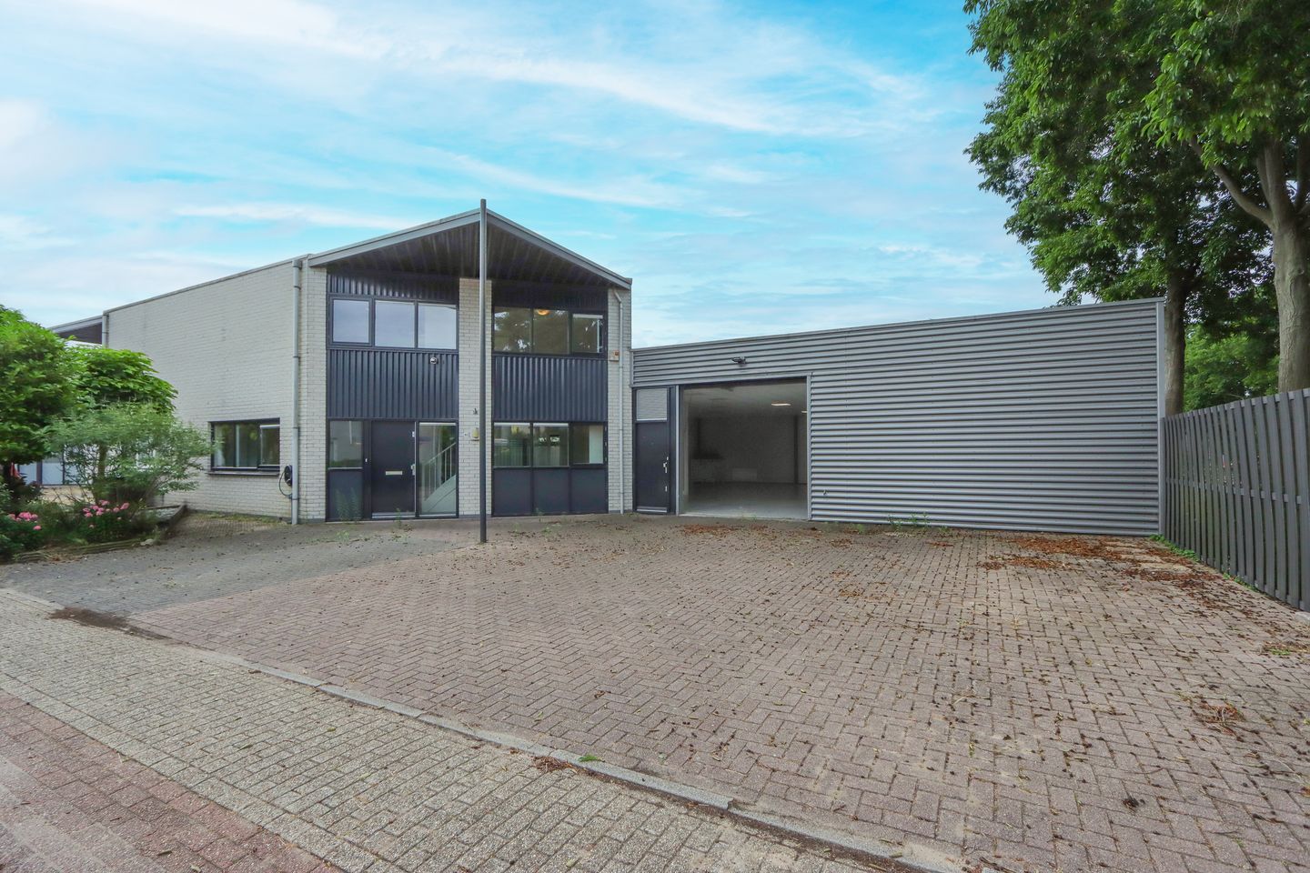 View photo 2 of Fioringrasstraat 45