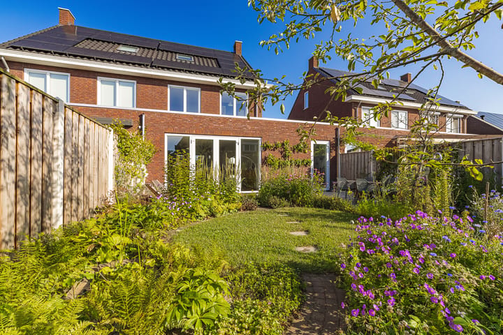 Tussenwoning te koop: Timberwolfstraat 18, Achtmaal