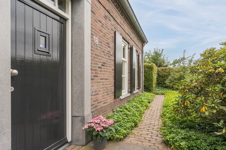 Photo 3 of Poelhoeve 18