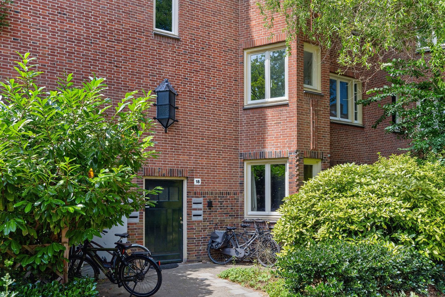 Photo 25 of Bertelmanstraat 18-1