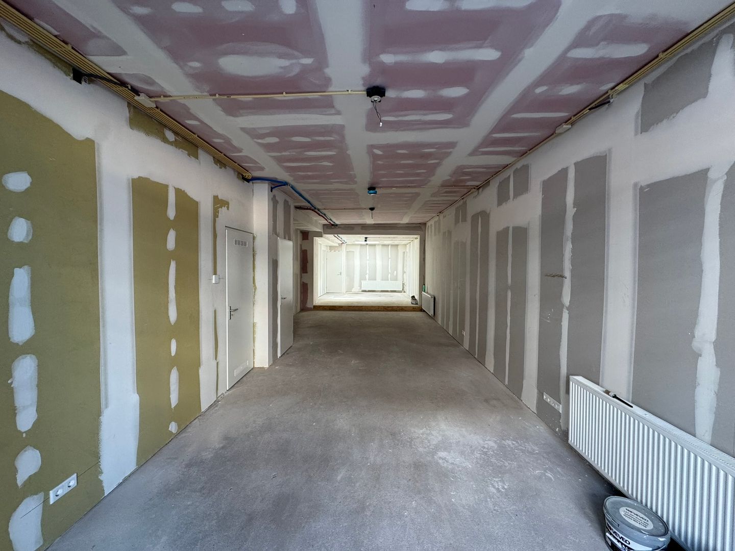 View photo 2 of Albert Cuypstraat 218-H