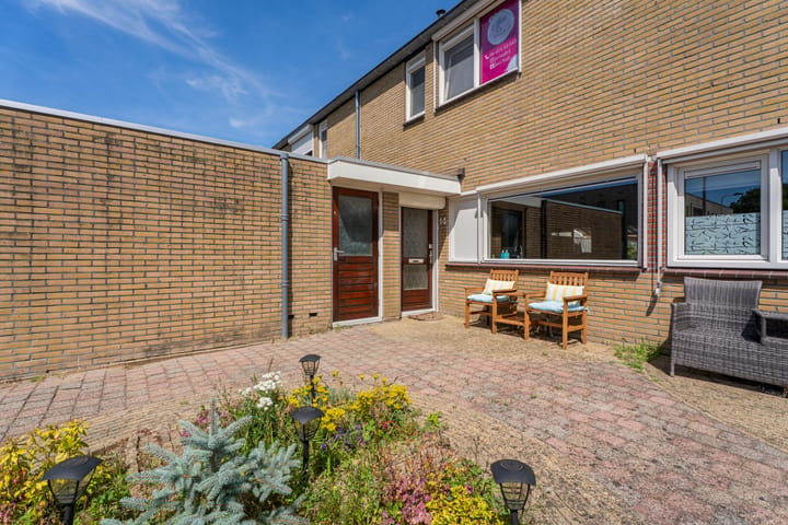 Tussenwoning te koop: Tollenshof 14, Hellevoetsluis