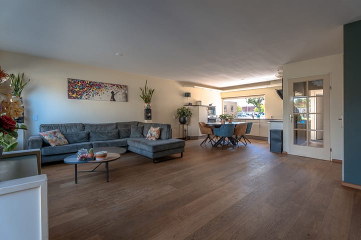 Tussenwoning te koop: Tollenshof 14, Hellevoetsluis