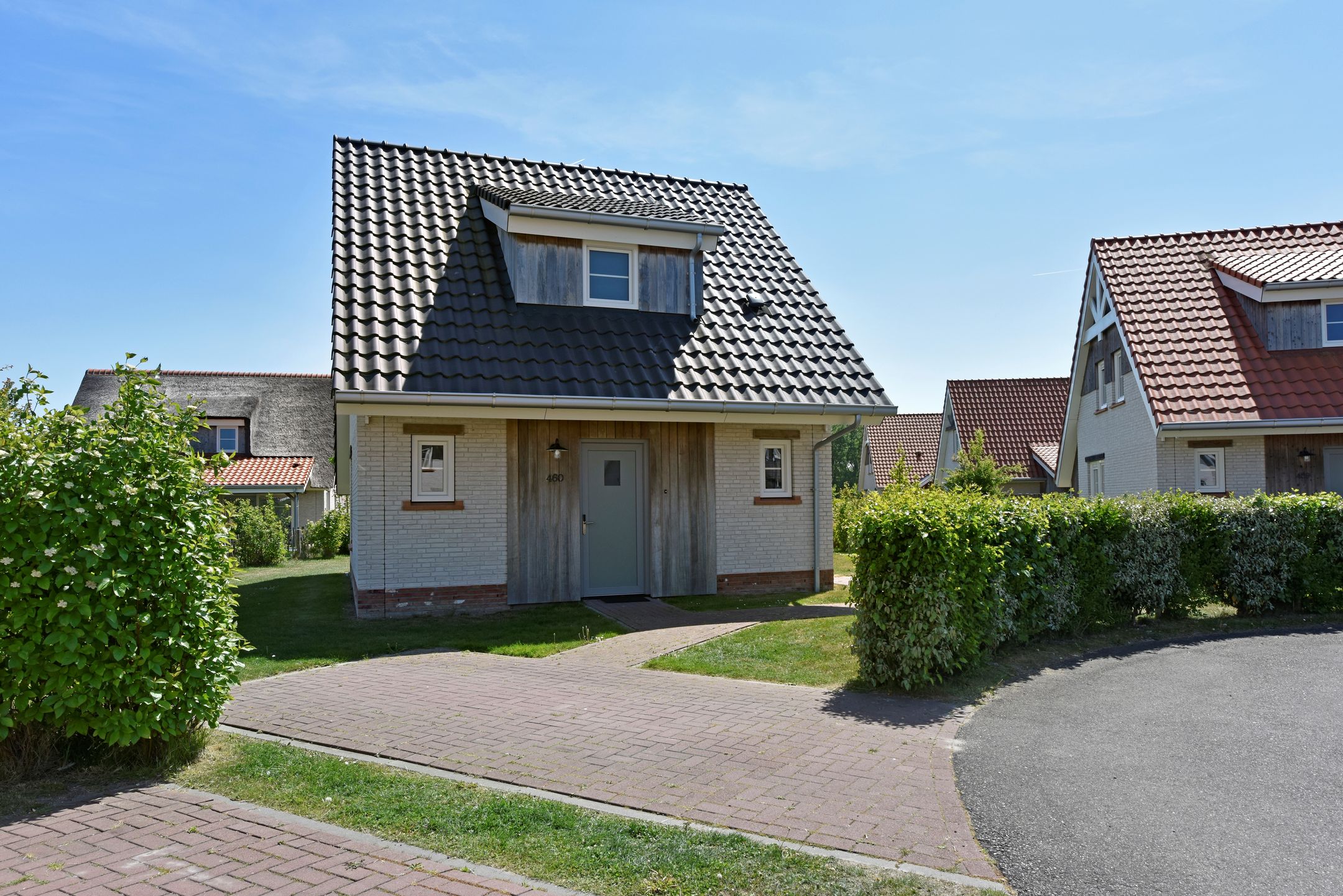 2-bedroom freehold villa in Nieuwvliet — photo 1 of 5