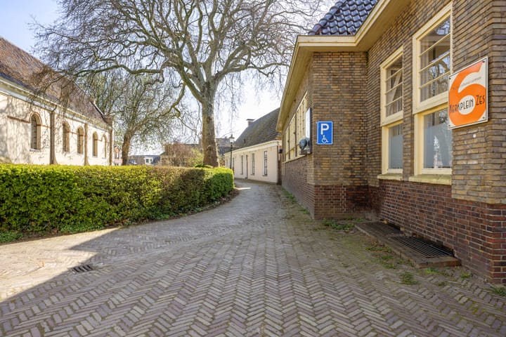 Appartement te koop: Kerkplein 6, Grijpskerk