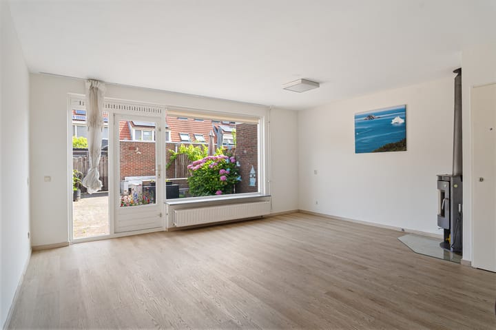 Tussenwoning te koop: Barbaragang 8, Zoetermeer