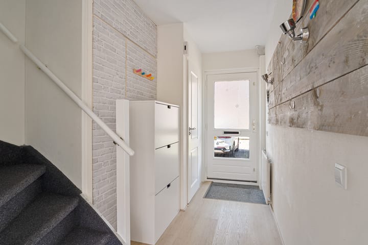 Tussenwoning te koop: Barbaragang 8, Zoetermeer