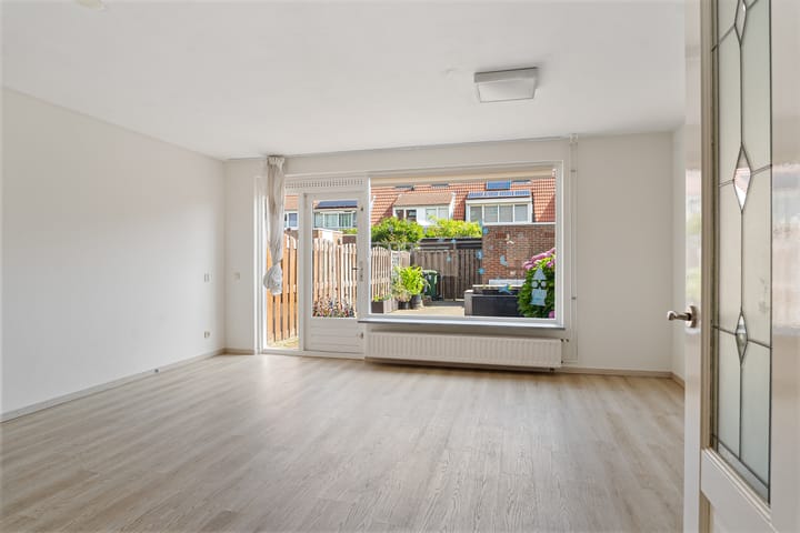 Tussenwoning te koop: Barbaragang 8, Zoetermeer