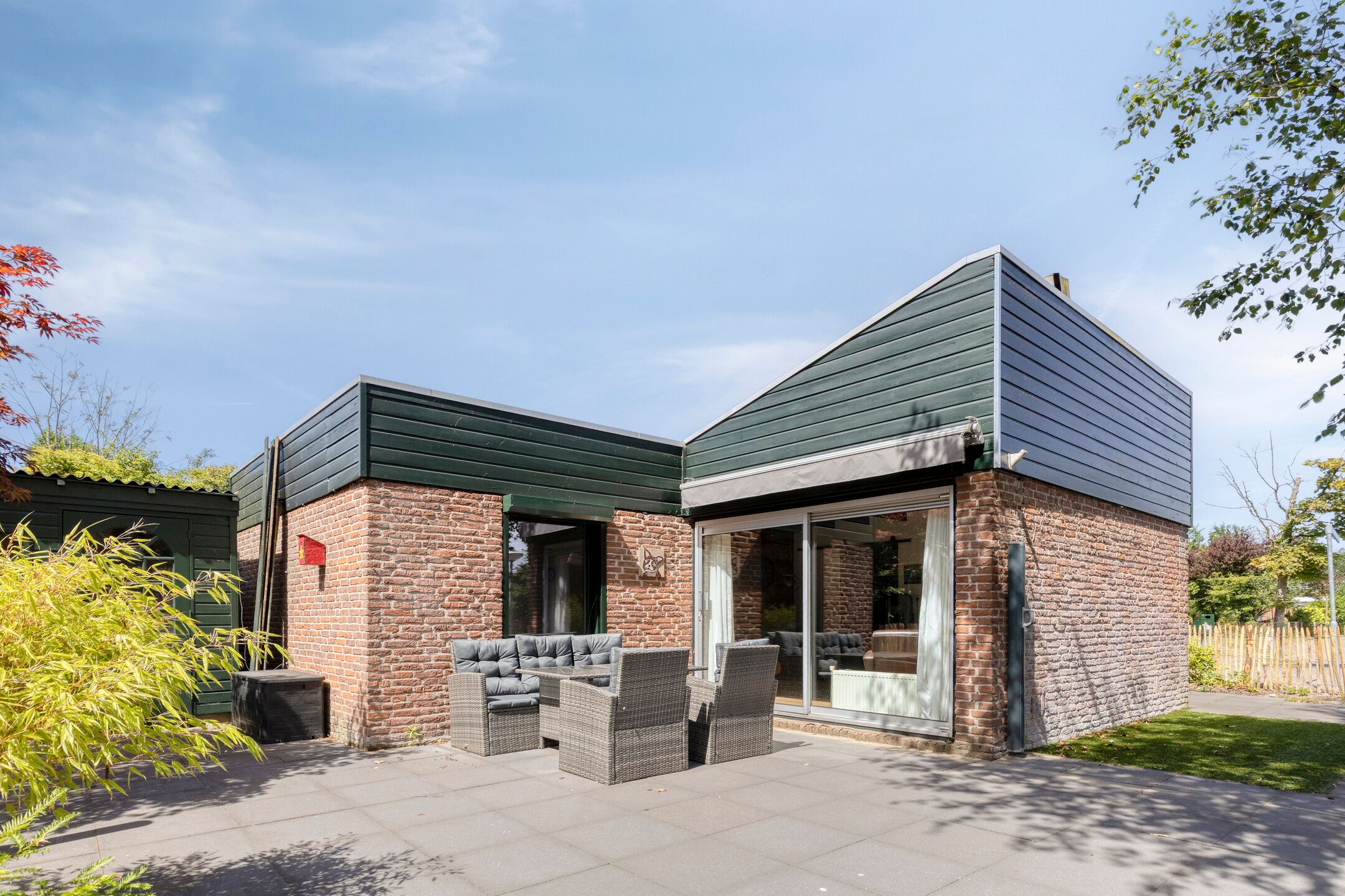 2-bedroom freehold villa in Noordwijkerhout — photo 1 of 5